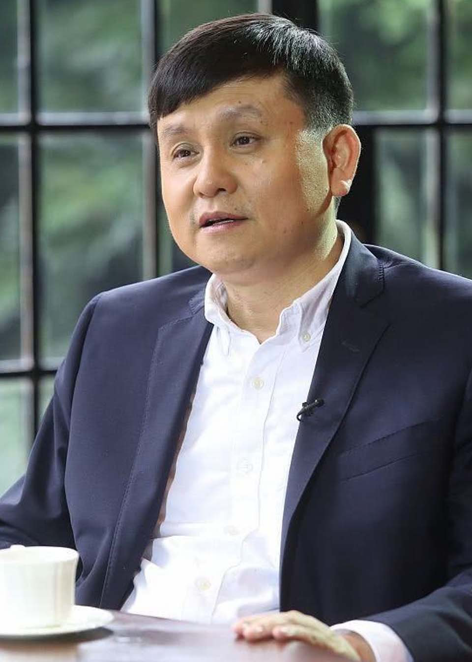 张文宏:建议老人这一个月不要去跳广场舞,搓麻将