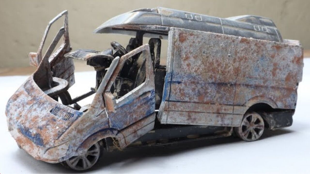 修复翻新一辆废弃的救护车玩具!