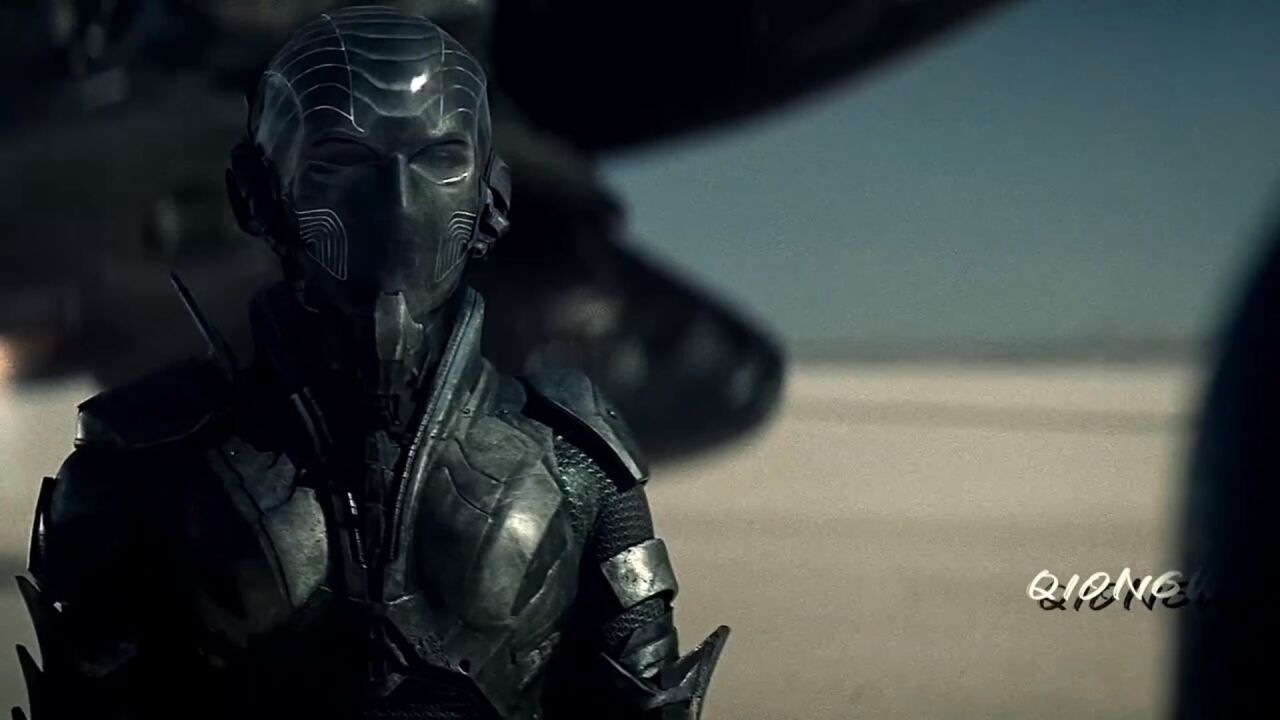 来自氪星女副官菲奥拉的压迫感.