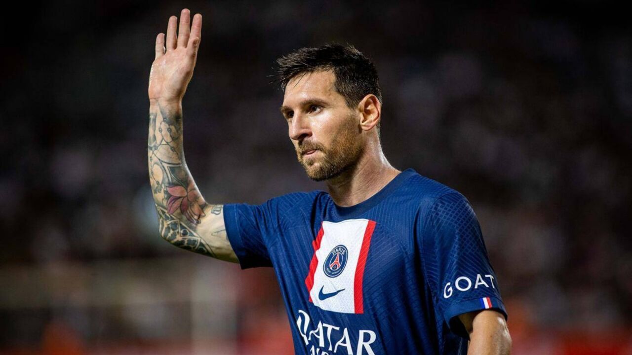 曼城官方发布梅西10号球衣图片 随后迅速删除