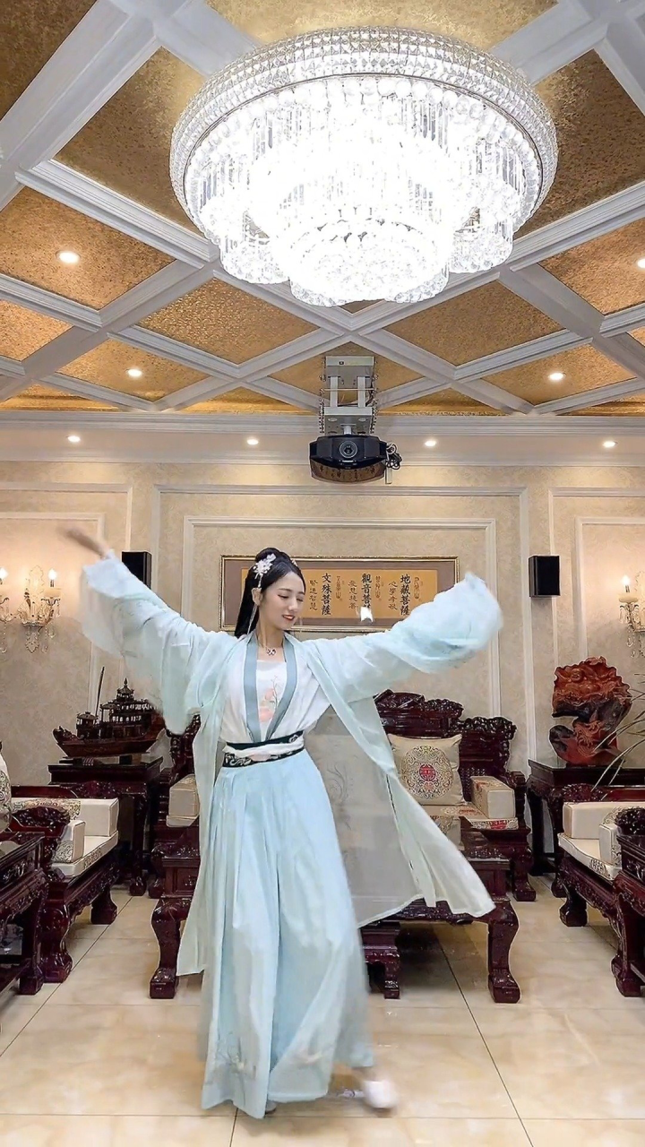 你们是喜欢上一段还是这一段? #燕无歇古风舞 #汉服