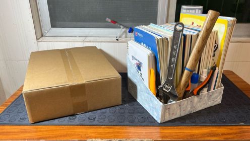 用废旧纸盒做桌面书架