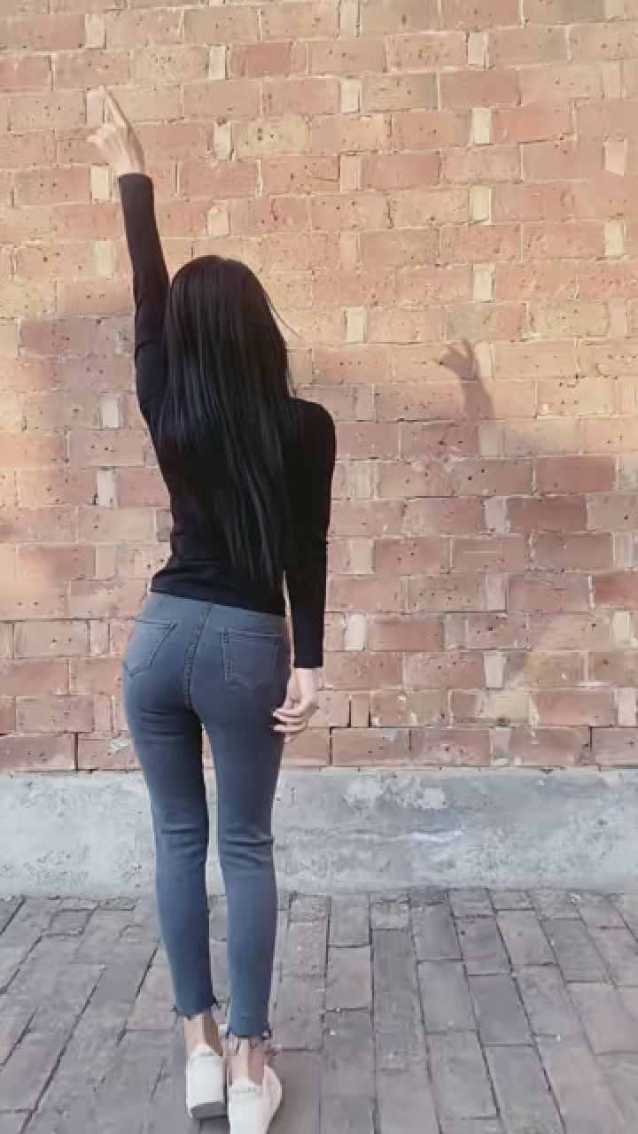 秀背影 #大长腿 #身材秀 #普通女 #美女摇