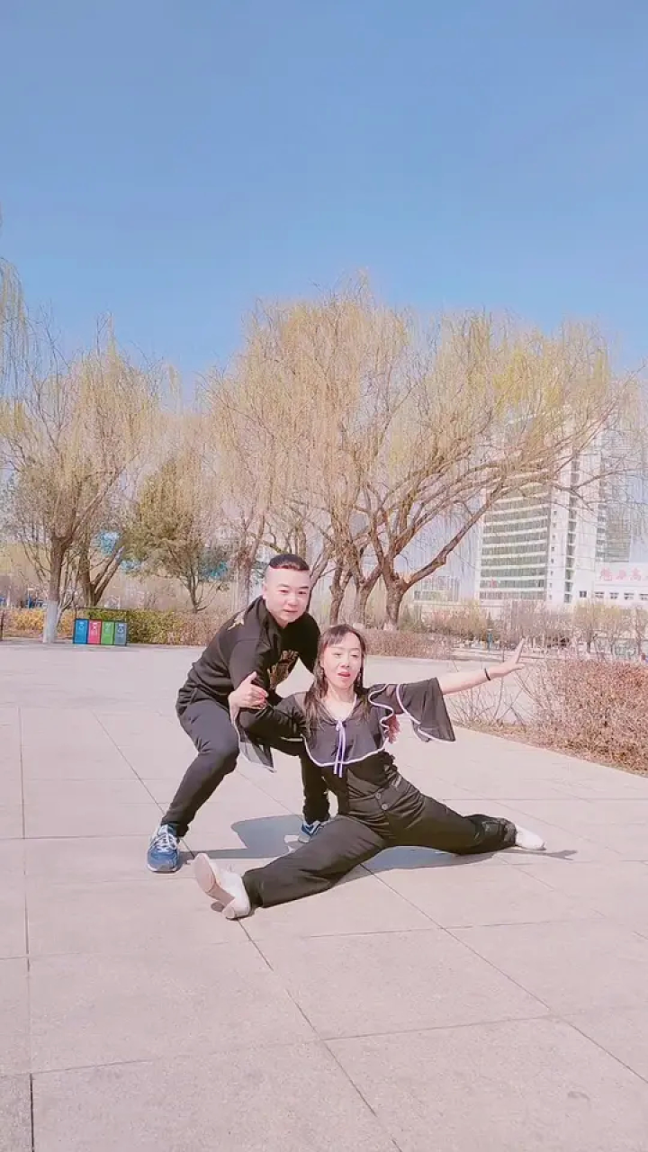 普通女 #室外健身 #男女双人舞 #普通男舞