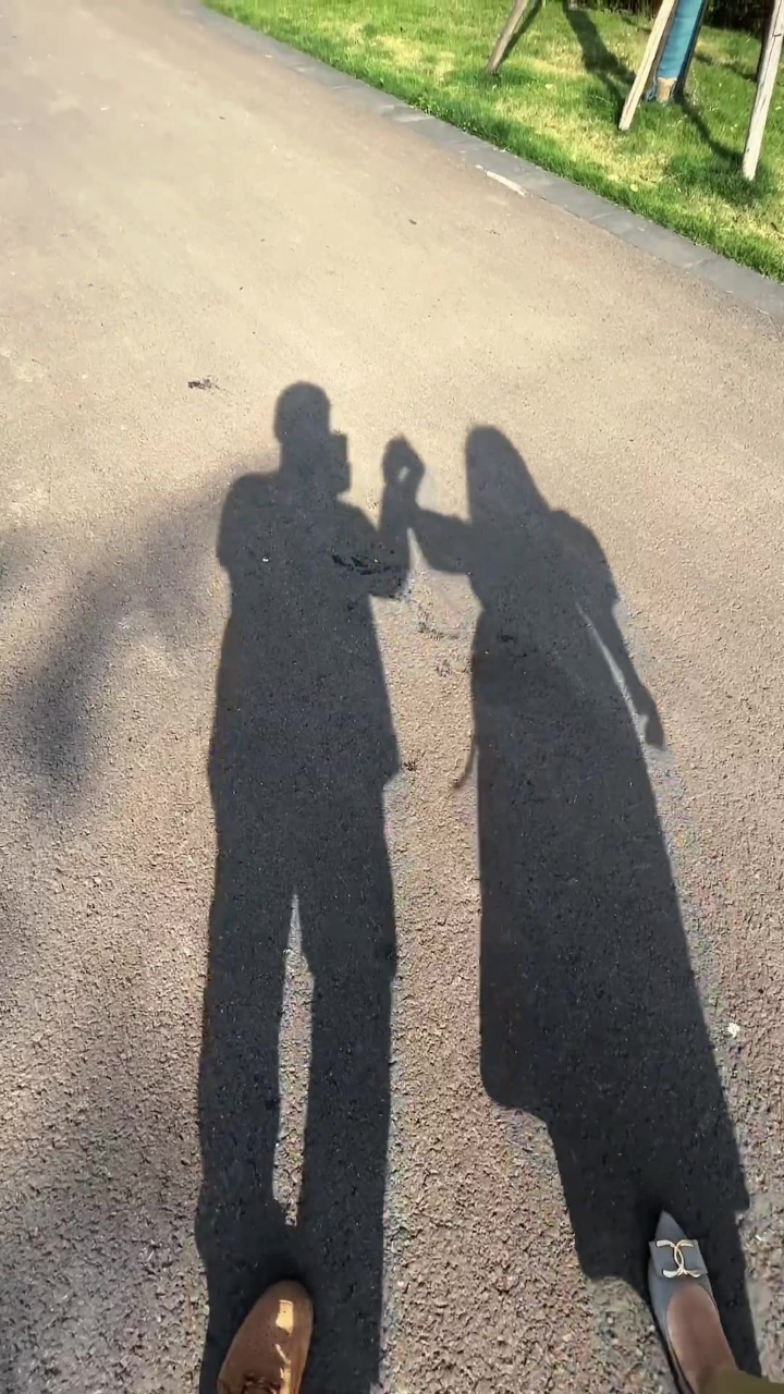 情侣影子 #太阳下的影子 #我们俩 #爱的华尔兹影子舞