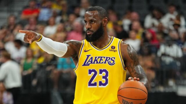 詹姆斯目标再夺一冠！直言揭幕战无额外动力 会对马龙垃圾话给出回应