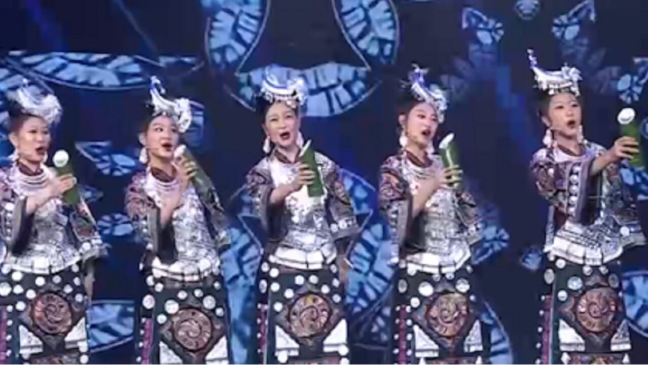 月亮女组合演唱《彝族敬酒歌》,浓郁的民族风味,欢快悦耳