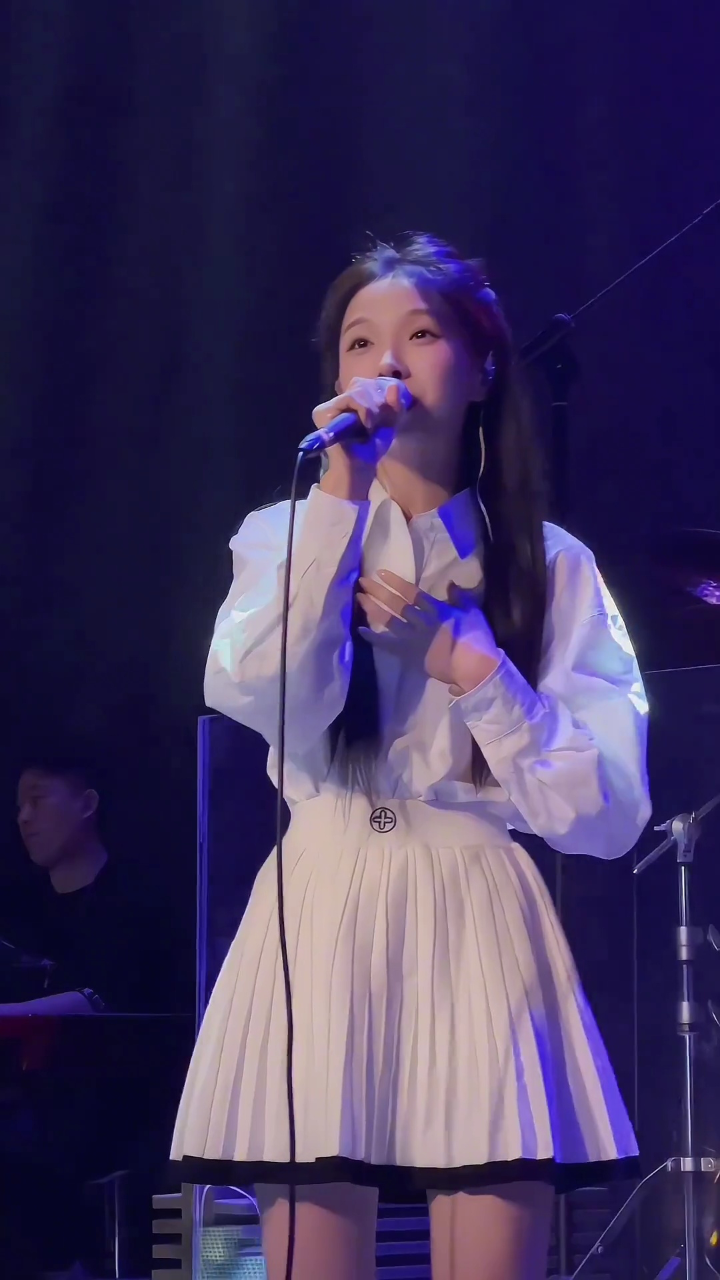 笑一个吧～#王小草#一开口就是全场大合唱#稻香