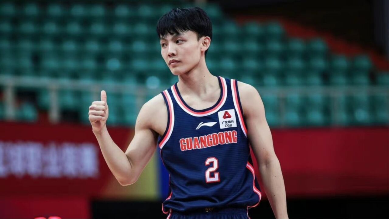 徐杰回报家乡:拜访母校教师 与球迷亲切互动