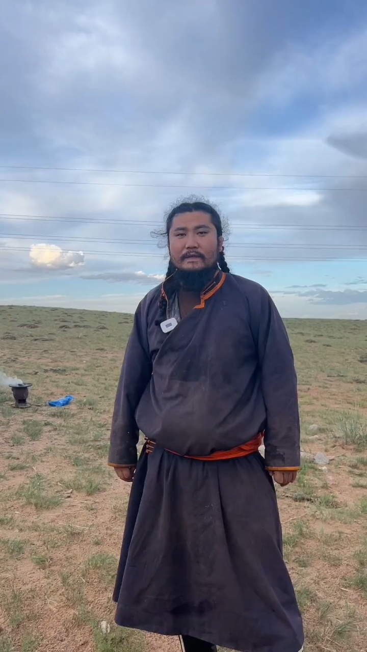 内蒙人必备绝活,骑马射箭摔跤,你的是什么?