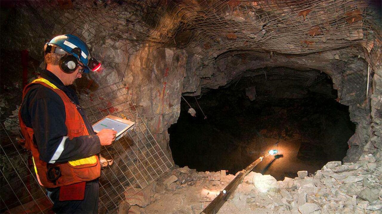 在煤矿开采完后,那么地下挖空的部分该咋办?看完你就知道了!