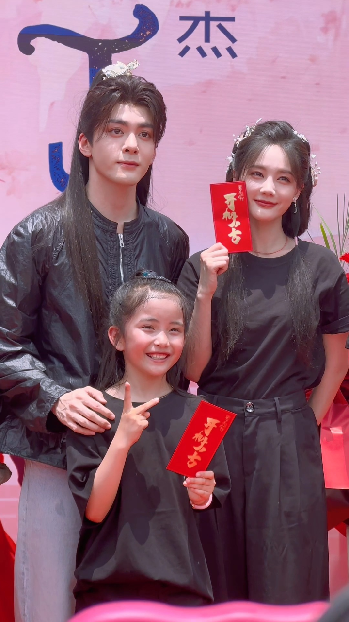 曾舜晞李一桐主演的新剧云秀行 开机路透,开机大吉