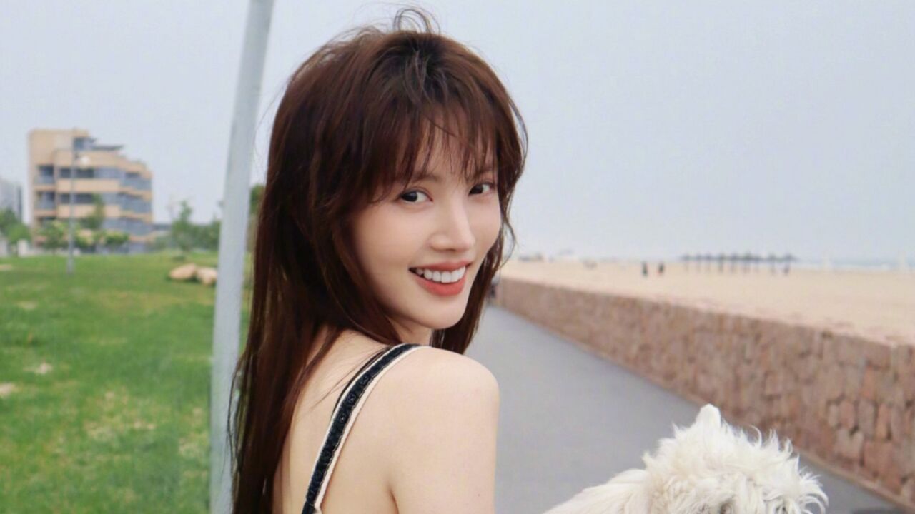 金晨因嘴歪冲上热搜!被质疑是整容后遗症,工作室紧急发声明维权