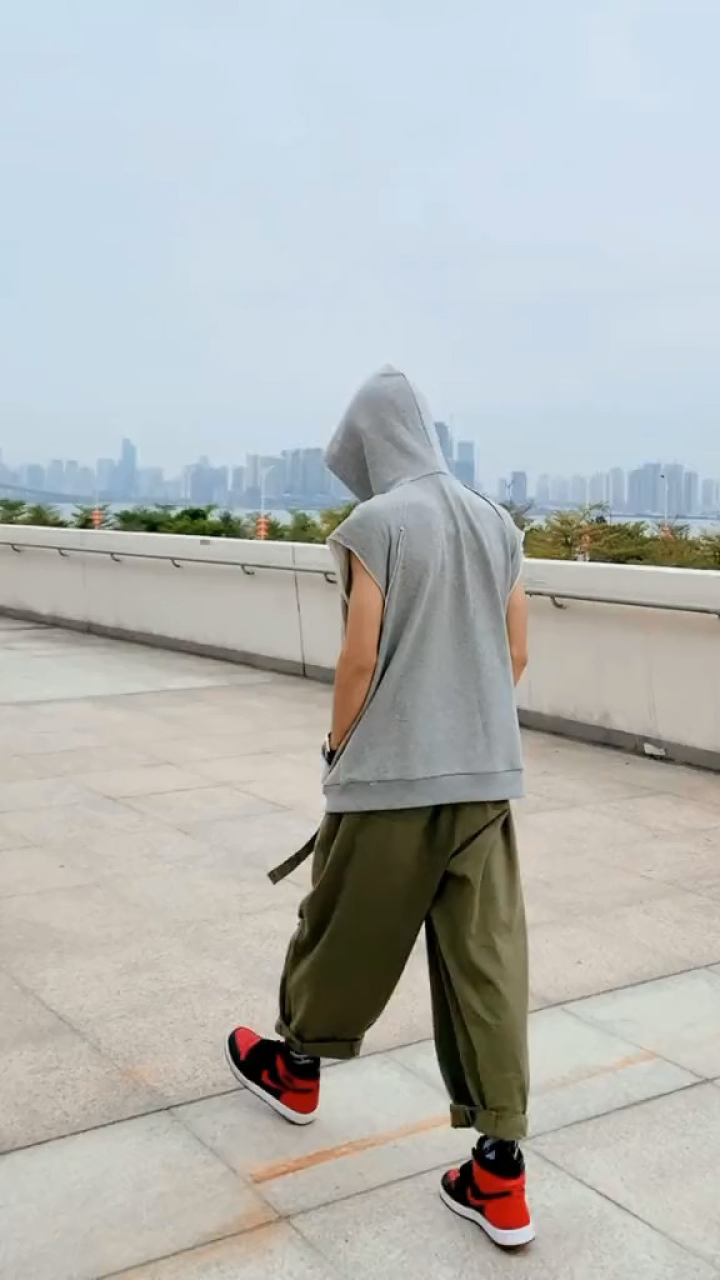 滑脚怪 #林文信 大家好,我叫林文信,初次见面请多多关照