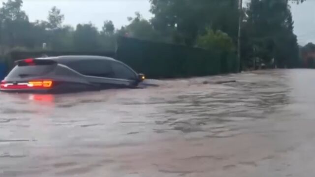 达州持续强降雨致部分道路一度中断