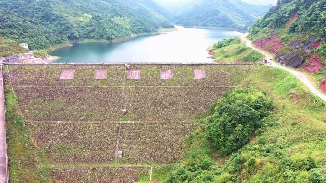 黄水河水库位于云南省昭通市威信县林凤镇的西北面,是威信县五大水库中自然风光最美的地方.