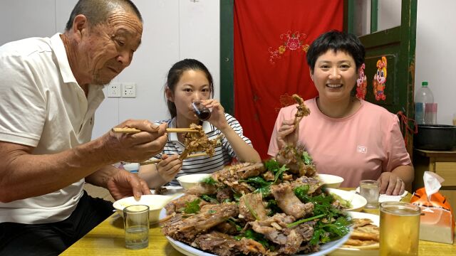 火遍大街小巷的凉拌鸡架家常做法,有滋有味,嘎嘎好吃