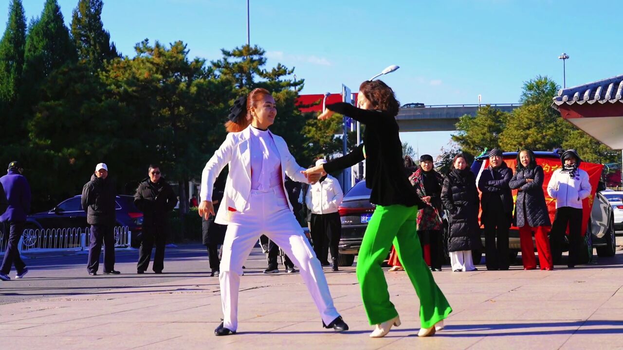 广场舞《心在跳情在烧》动感吉特巴,优美好看