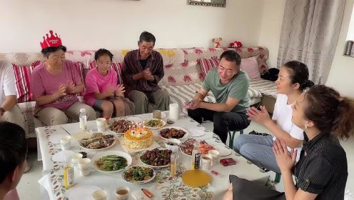 婆婆70岁生日，老公一家难得团聚，媳妇掌勺一口气做12道菜