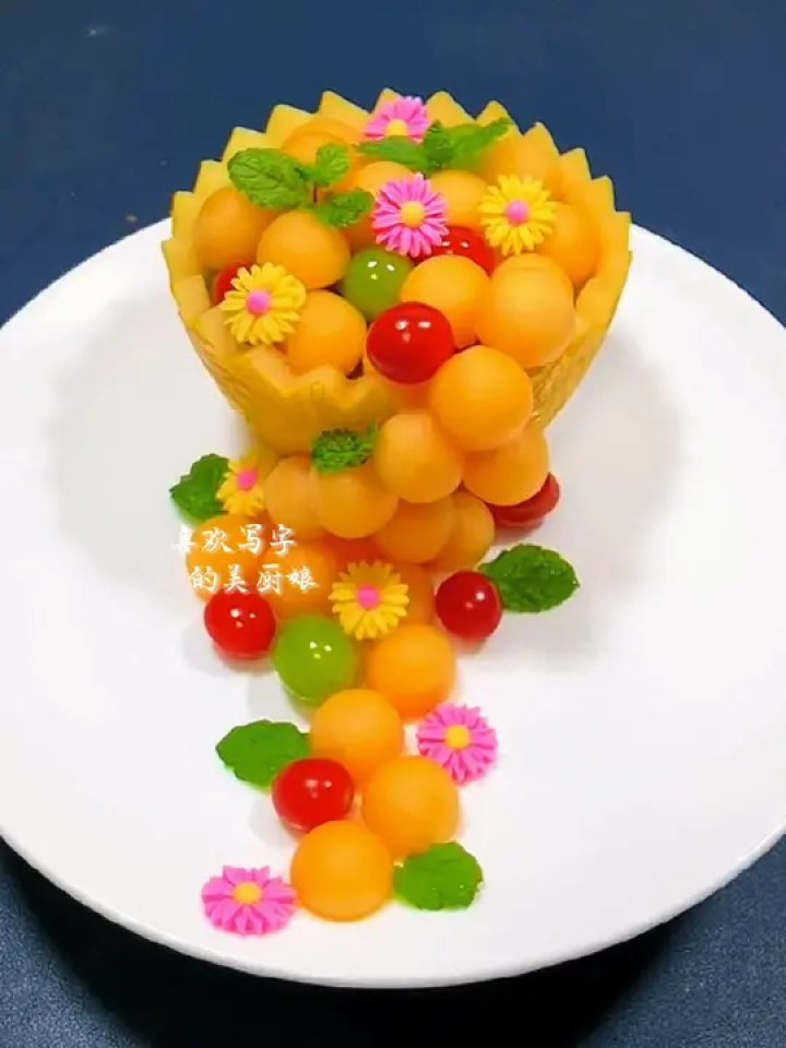 有一套这样的水果刀轻松做出漂亮的果盘#创意果盘 #摆盘技巧 #三合一