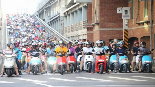 电动车被限、摩托车被禁,上班族出行怎么解决?专家的建议惹人怒