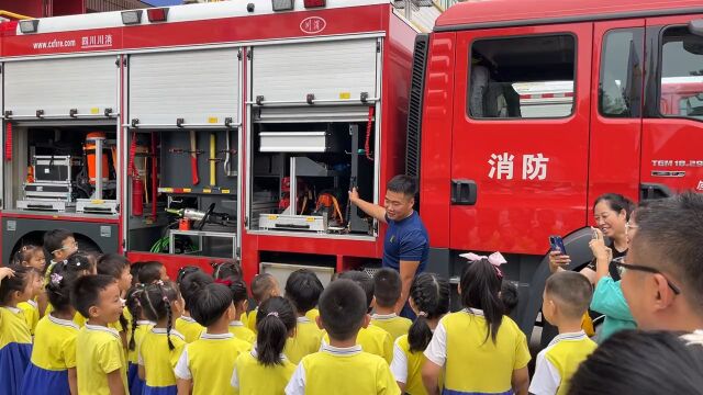 幼儿园组织学生参观消防队,零接触消防器材与用途,有意义的活动