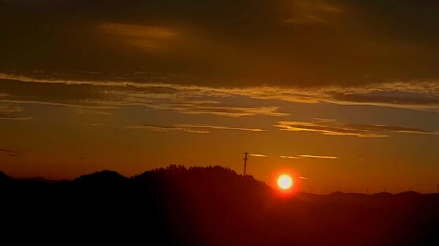 太阳初出光赫赫、千山万山如火发ⷠ恩施利川