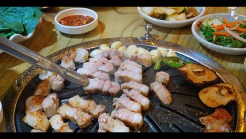 韩国美食探店，韩国最正宗的烤肉店 味道很巴适