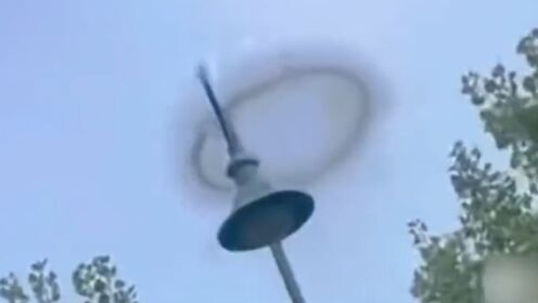 天空出现巨大烟圈众人惊呼UFO，网友给出答案，烟圈形成过程揭秘
