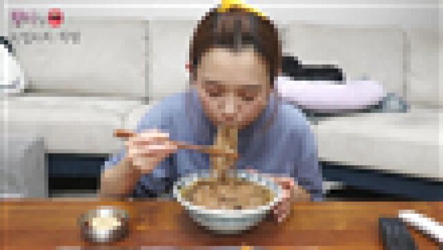 hamzy美食:今天在家做超厚实的猪排肉,芥麦面