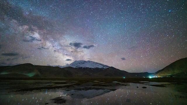 星空明月相伴,浪漫和星空并不是生活中的奢侈品 星空明月相伴是每个人都可以拥有的美好.