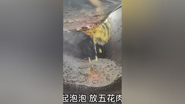 今天做了个猪肉白菜炖 超级好吃 把隔壁邻居都快馋哭了 ,你们可以试试真的很吃.