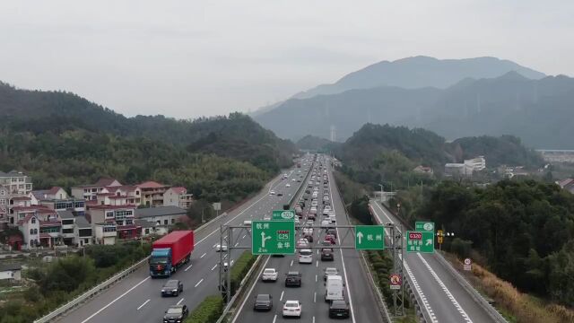 今日返程高峰时段,返程易堵路段为g6021杭长高速杭州方向新安江枢纽