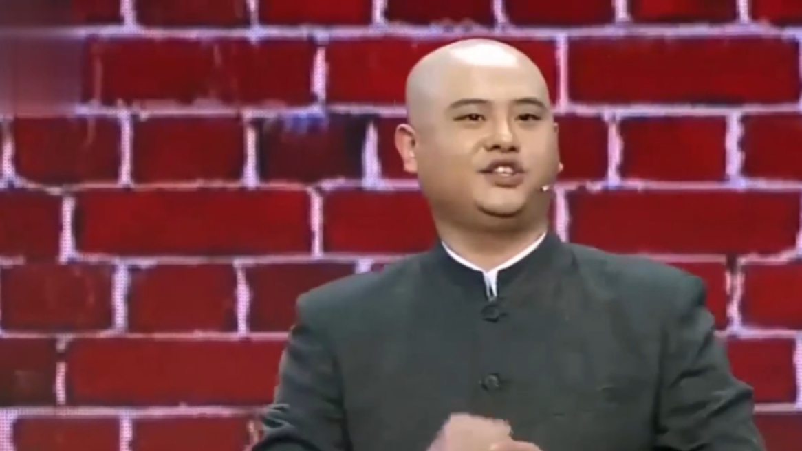 脱口秀《百家笑谈》,孙建弘登台爆笑走秀,喜剧效果拉满