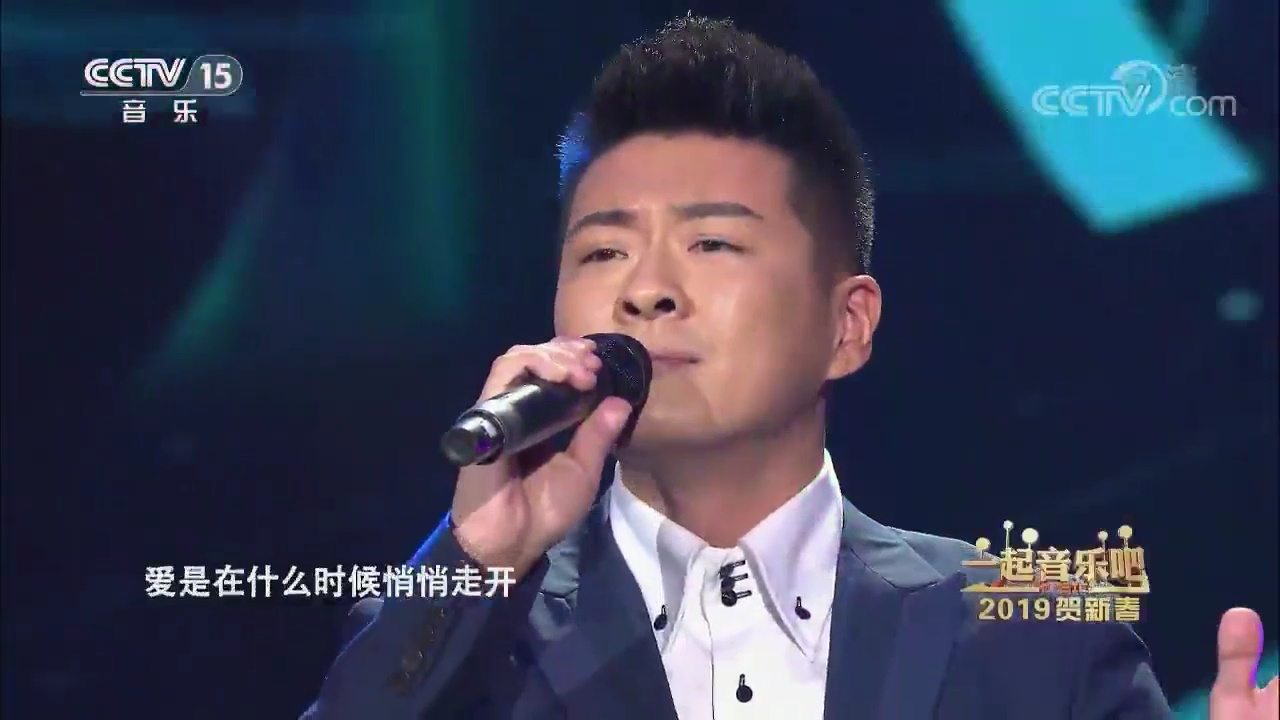 男子翻唱周传雄的《花香》,这首歌听起来真的太有味道了