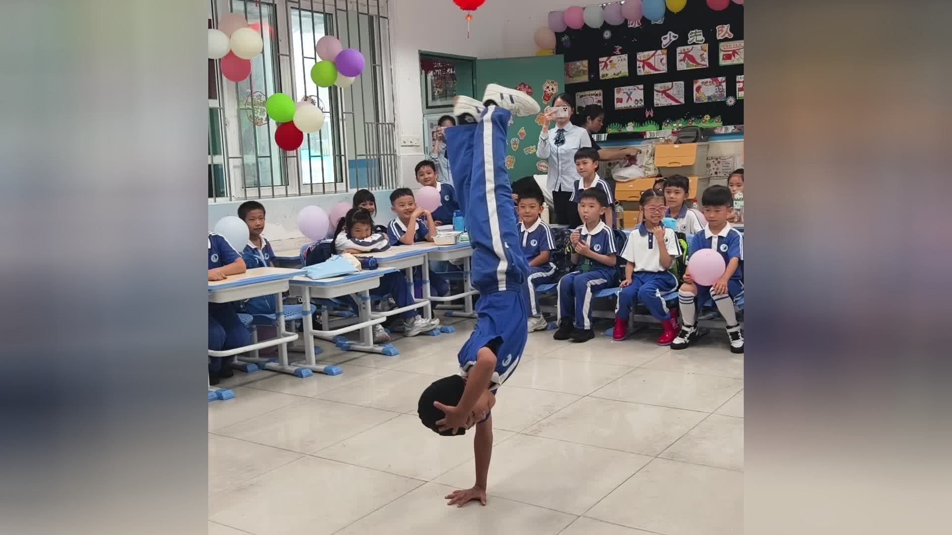 深圳一年级小学生儿童节表演街舞,动作利落帅气