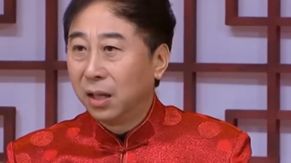 眼看冯巩执意要走,潘斌龙连忙劝阻,不料冯巩先跪了