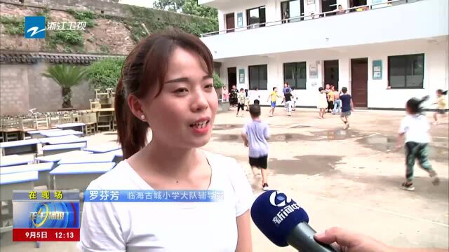 临海:爱心企业家出资 200套新桌椅今天送到古城小学