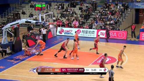 《CBA全场集锦》【扣篮】造犯规不成还被扣 李慕豪抢下篮板完场暴扣