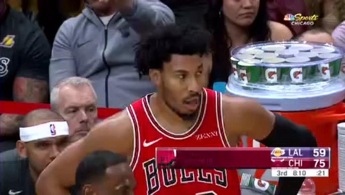 《NBA全场回放》【回放】湖人vs公牛第3节 浓眉找回手感中投连中