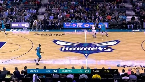 《NBA全场集锦》如鱼得水一样自由 罗齐尔进退自如急停急起上篮得手