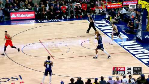 《NBA比赛集锦》麦科勒姆无视防守直插腹地 自投自补十分强硬