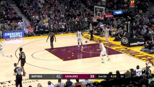 《NBA全场集锦》西亚卡姆多人包夹中送妙传 阿奴诺比底线空切双手暴扣