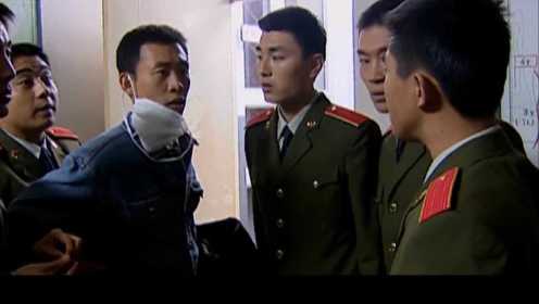 《青春正步走》第13集02：刘富刚去医院检查时，梅医生发现竟然是刀伤