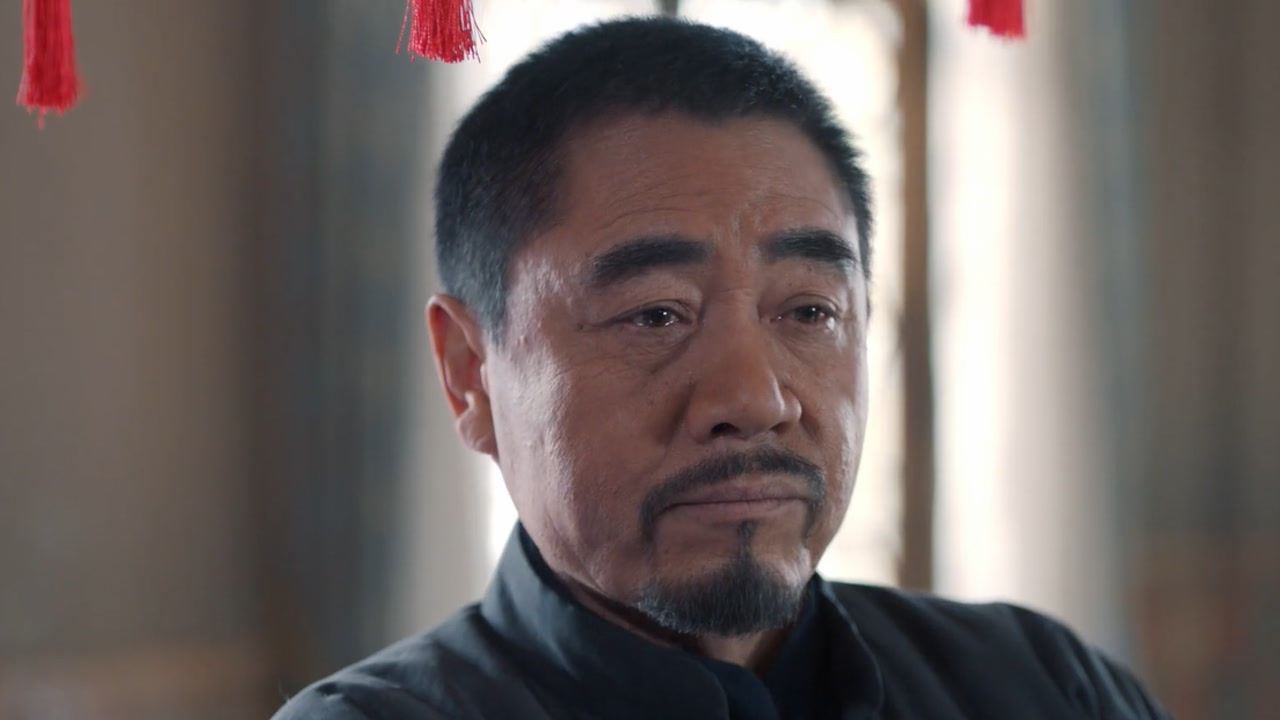 《老酒馆》第27集03:小晴天在酒馆帮忙引人口舌,三爷劝陈怀海给小晴天