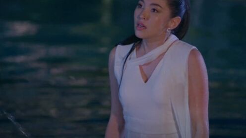 《诱爱入局[普通话版]》第4集02：拉珉为让艾米冷静下来，竟把她推进水里