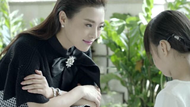 《我们的爱》第20集02:李梦竹找到婷婷谈心,并将自己的口红送给婷婷