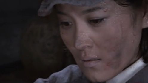 《红七军》第24集01：美秀在战争中不幸流了孩子，这让她非常伤心