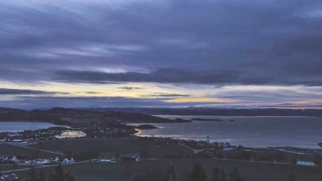 挪威奥斯陆百万年冰川峡湾景色 群山环抱两岸风光美丽