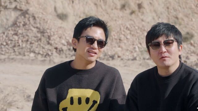 花絮: 邓超郭京飞交流按摩仪放飞自我,五哈团调侃王勉弹吉他